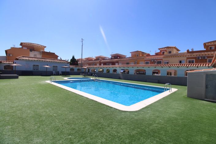 Image No.2-Maison de ville de 2 chambres à vendre à Torrevieja