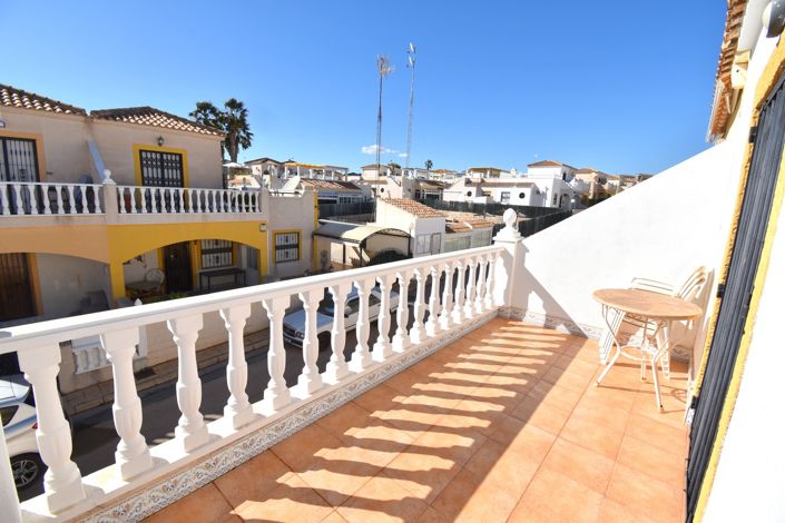 Image No.12-3 Bed Townhouse for sale