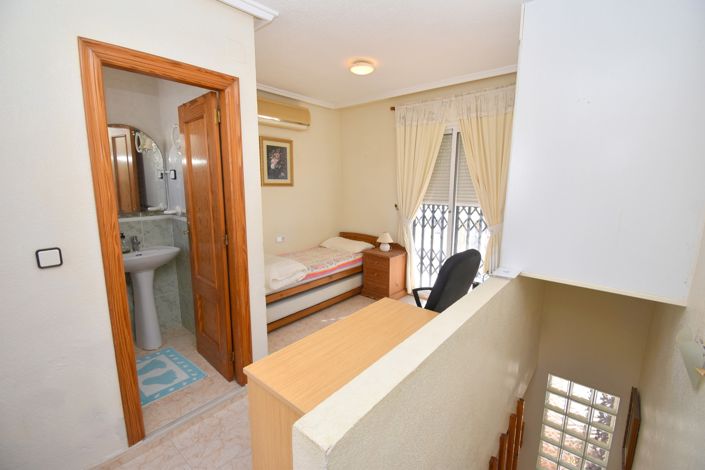 Image No.16-3 Bed Townhouse for sale