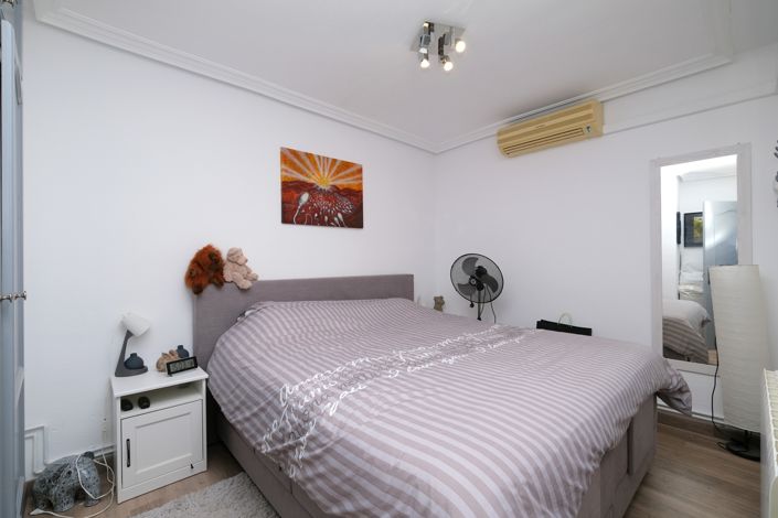 Image No.11-2 Bed Townhouse for sale