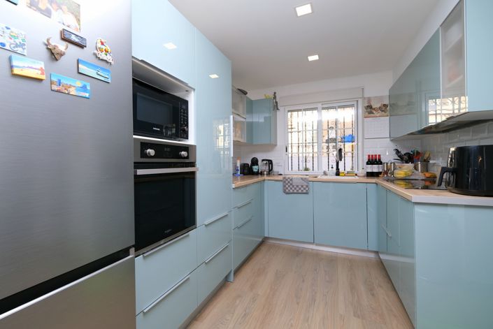 Image No.8-2 Bed Townhouse for sale