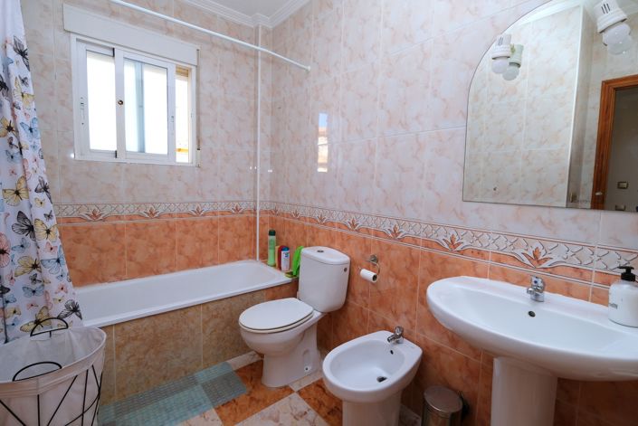 Image No.16-2 Bed Townhouse for sale