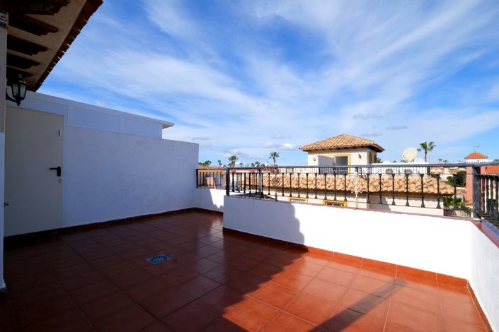 Image No.20-2 Bed Townhouse for sale