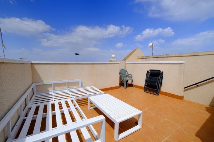 Image No.19-2 Bed Townhouse for sale
