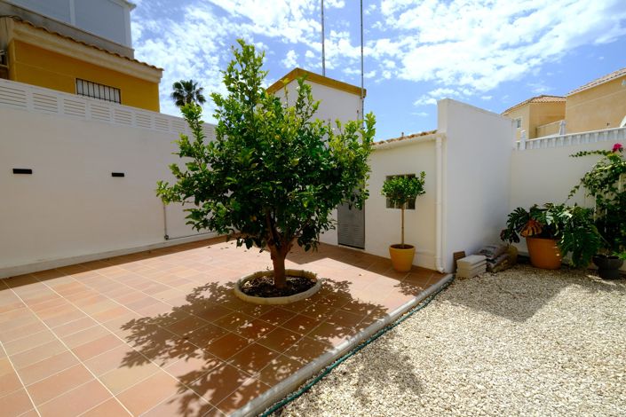Image No.23-2 Bed Townhouse for sale