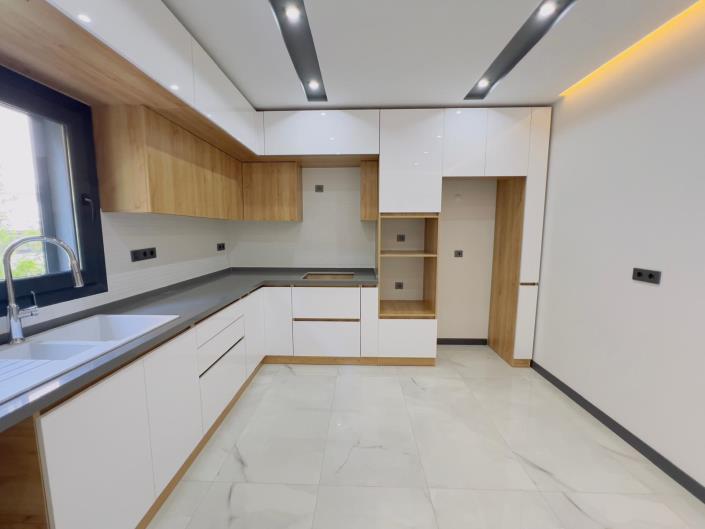 Image No.5-3 Bed Townhouse for sale