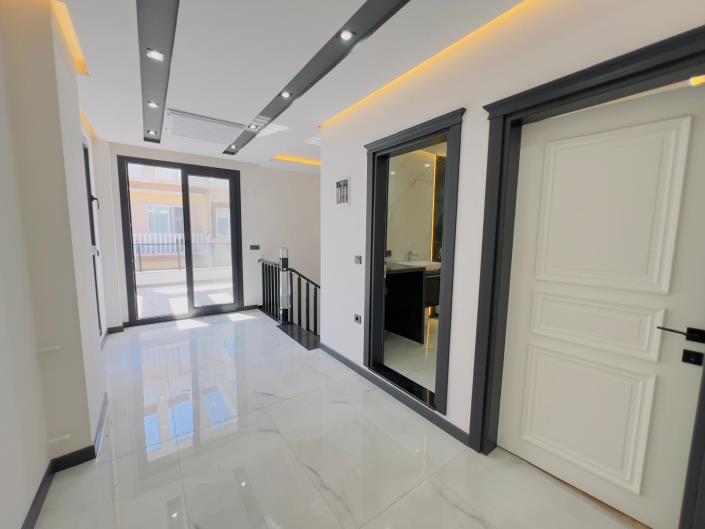 Image No.25-3 Bed Townhouse for sale