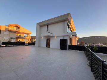 TC1942-large-villa