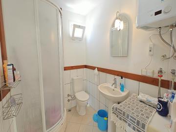 TC1951-family-bathroom