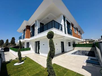 TC1964-1-private-garden-and-pool