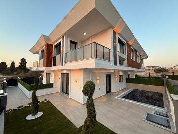 TC1964-garden-and-pool