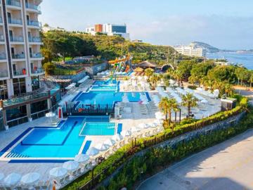 TC1970-Ramada-pools