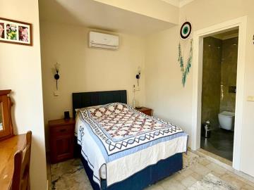 TC1987-double-bedroom-with-en-suite