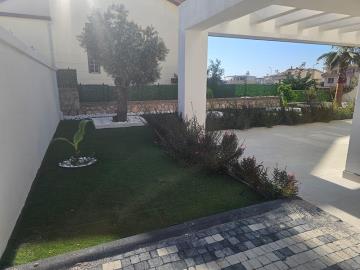 TC1991-landscaped-gardens