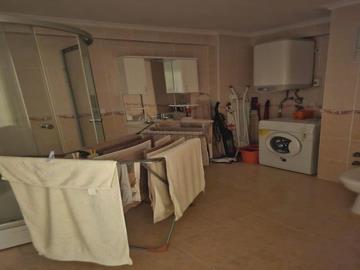 TC1993-family-bathroom