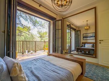 TC1998-bedroom-with-a-view