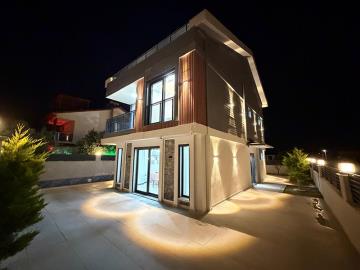 TC2000-1-villa-lit-up
