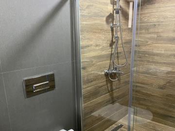TC2001-bathroom-with-shower