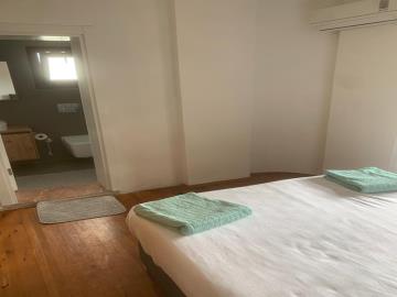 TC2001-bedroom-with-en-suite