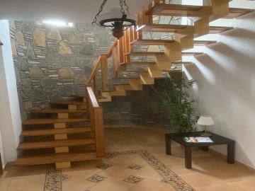 TC2001-feature-staircase