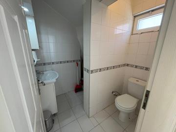 TC2002-bathroom