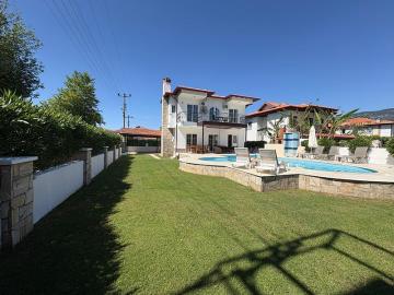TC2002-garden-and-pool-views