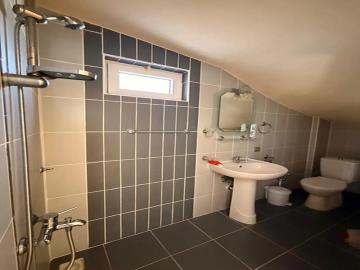TC2003-fitted-bathroom