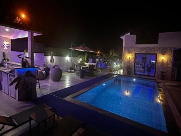 TC2005-gardens-at-night