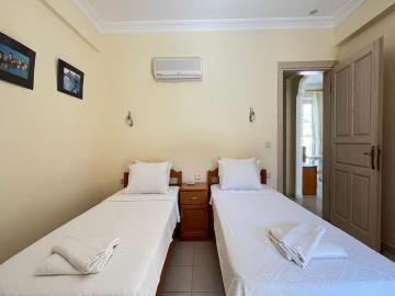 TC2006-double-bedoom-twin-beds