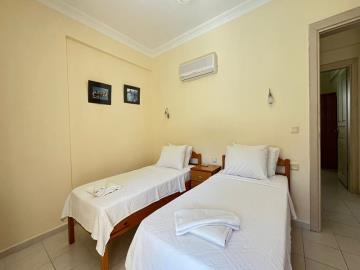 TC2006-large-twin-room