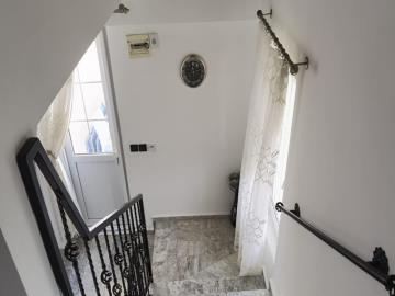 TC2029-stairway