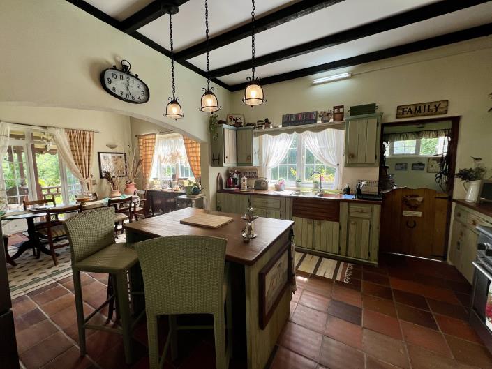 Image No.18-5 Bed House for sale