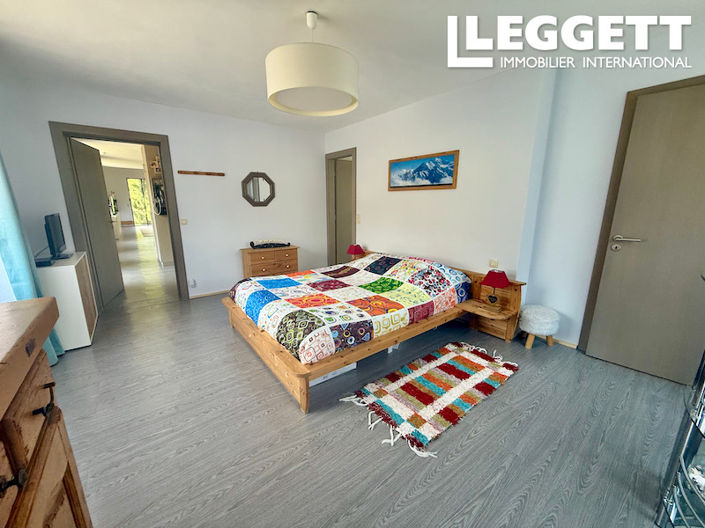 Image No.7-5 Bed House for sale