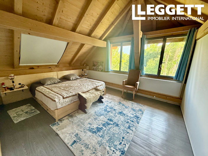 Image No.8-5 Bed House for sale