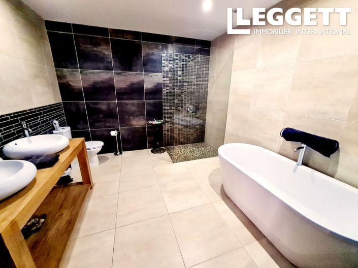 Image No.6-12 Bed House for sale