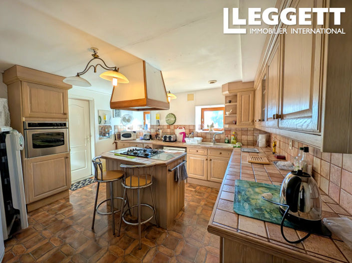 Image No.7-6 Bed House for sale