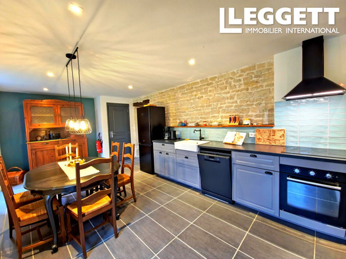 Image No.7-7 Bed House for sale