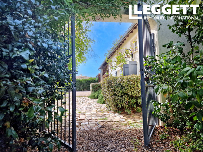 Image No.7-8 Bed House for sale
