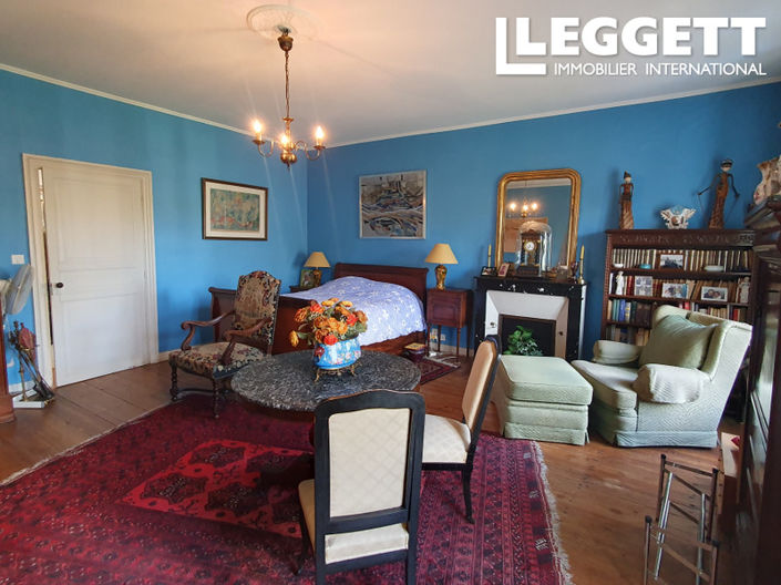 Image No.8-5 Bed House for sale