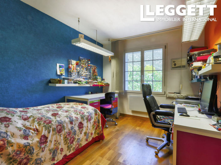 Image No.8-4 Bed House for sale
