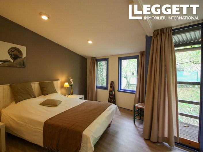 Image No.5-10 Bed House for sale