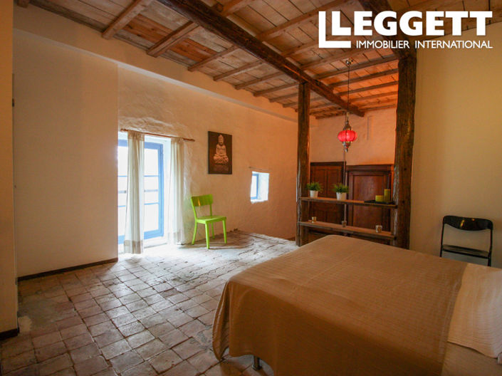Image No.6-10 Bed House for sale