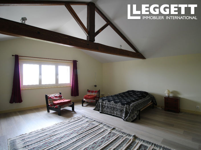 Image No.9-6 Bed House for sale