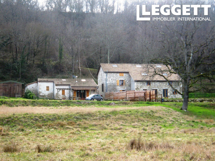 Image No.2-Commercial de 10 chambres à vendre à Saint-Hilaire-de-Lusignan