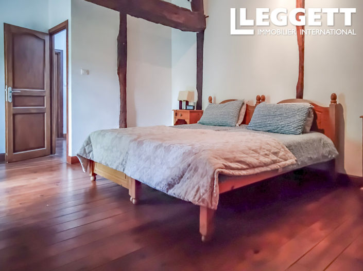 Image No.5-4 Bed House for sale
