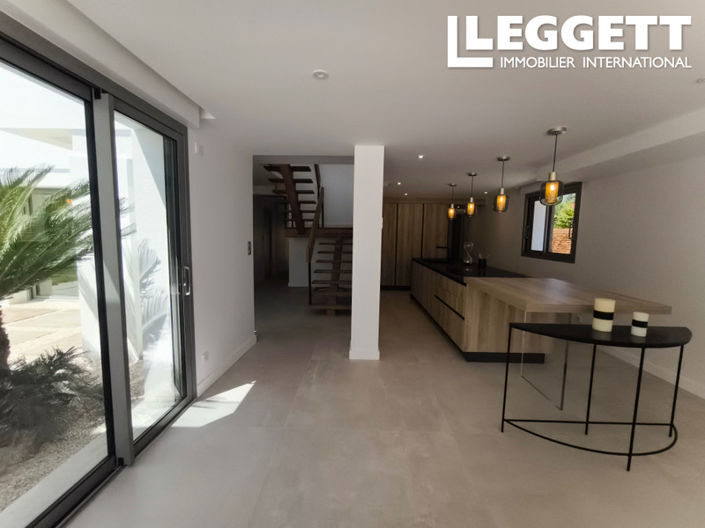 Image No.6-5 Bed House for sale