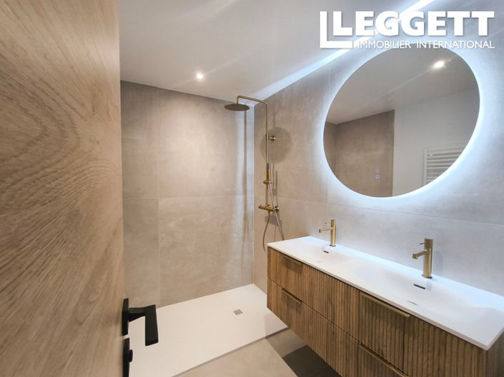 Image No.7-5 Bed House for sale