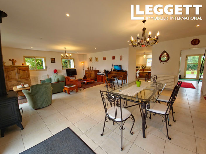 Image No.6-5 Bed House for sale