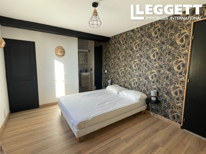 Image No.7-6 Bed House for sale