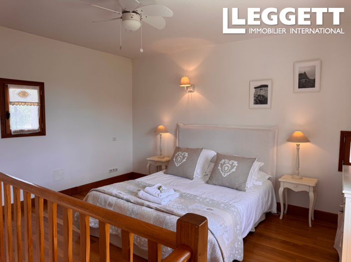 Image No.8-3 Bed House for sale
